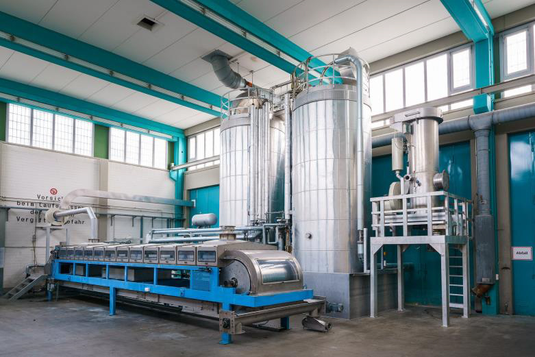 Pastillation / shingling plant with tanks and cooling belt at Ebbecke