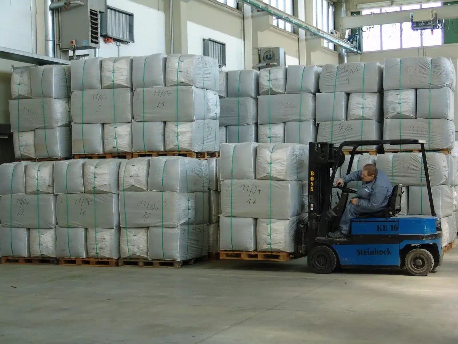 Große Lagerkapazitäten für Naturprodukte bei der Drug Mill Vermahlung